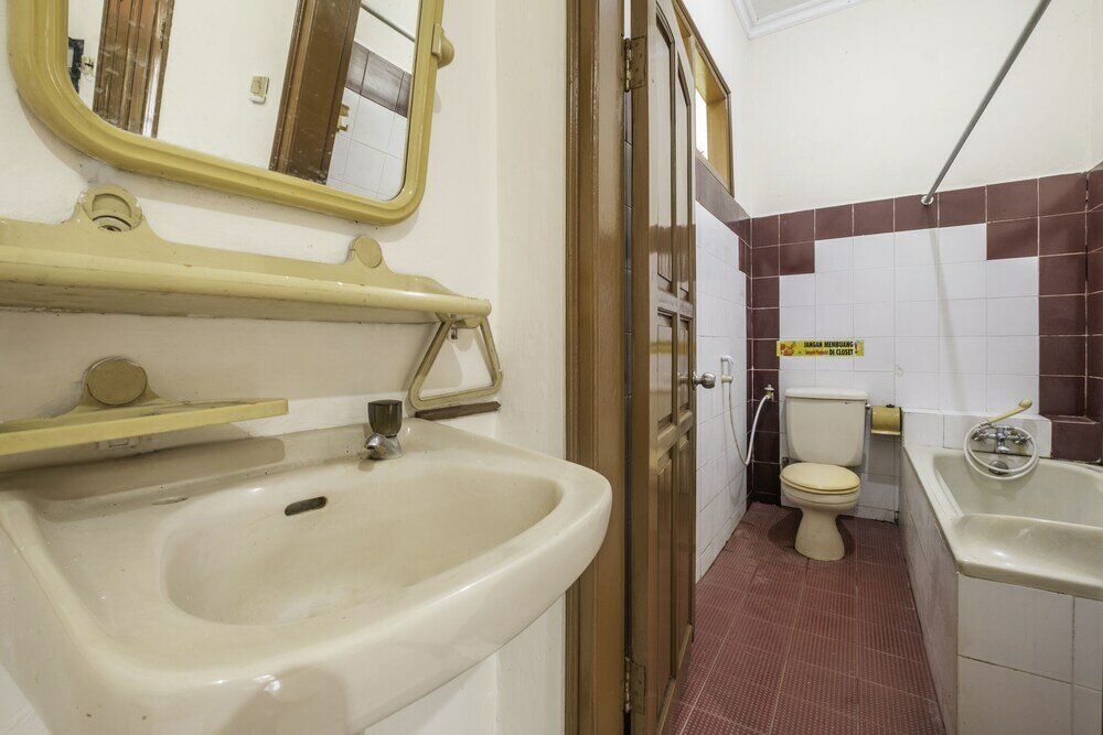 Фото Super Oyo 2346 Hotel Padjadjaran 1