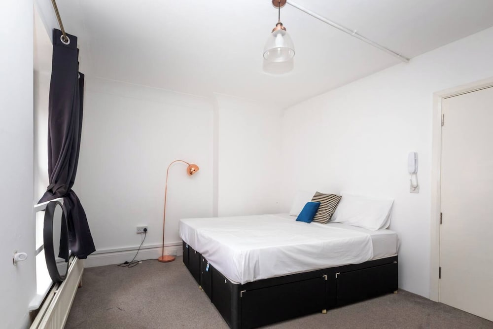 Фото Spacious 1bd Flat 2 Mins to Hyde Park - Mayfair!