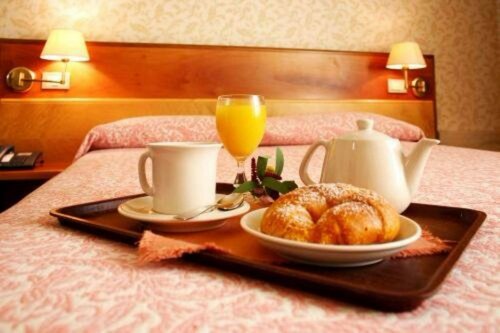 Внешний вид отеля Hotel Donatello в Модене, фото 5