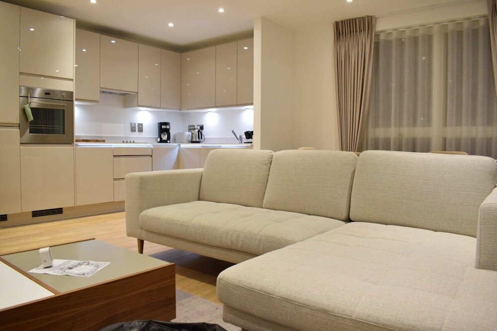 Фото Bright 2 Bedroom Flat in Park Royal