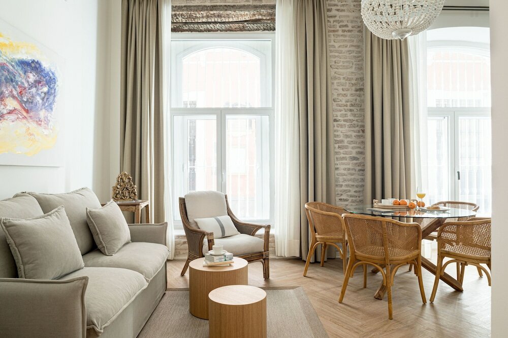 Фото Mylu Suites by Puerta Catedral