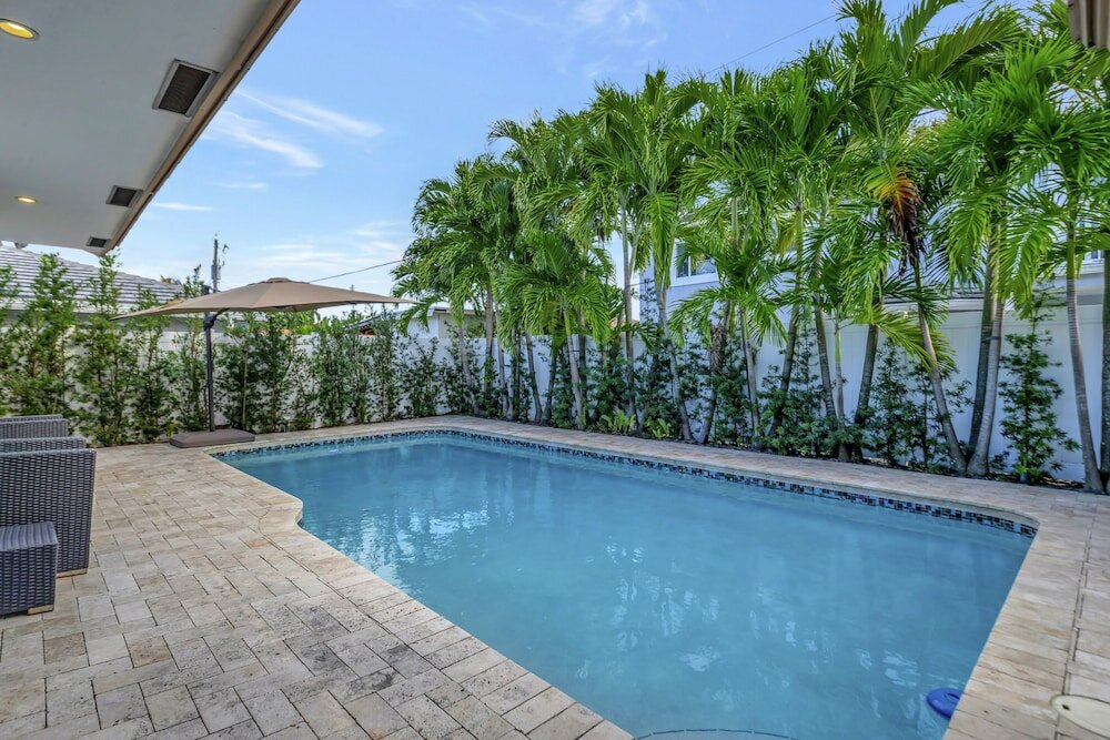 Фото Lynora's Luxe Estate Modern Design