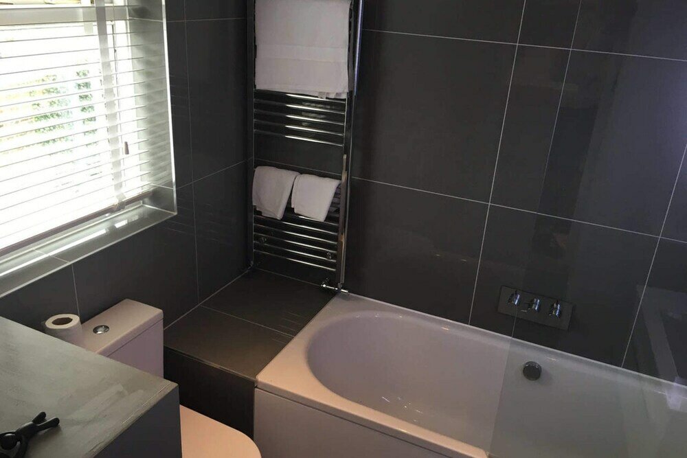 Фото Bright and Modern Bayswater Apartment