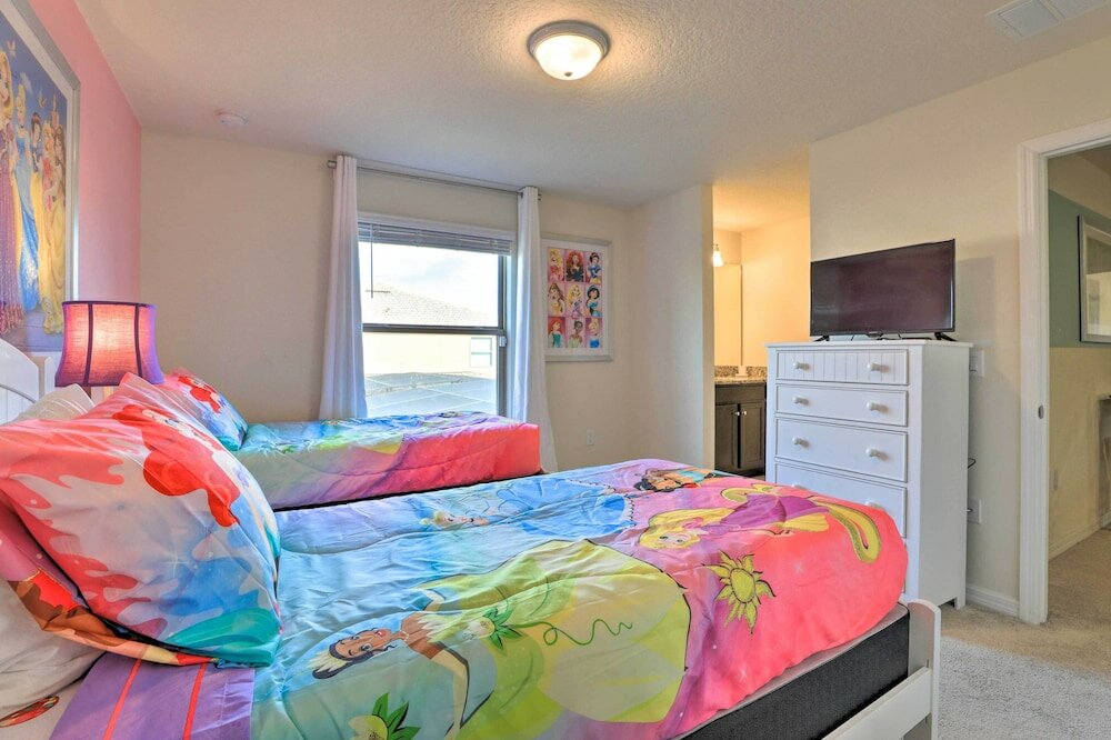 Фото Upscale Kissimmee Retreat