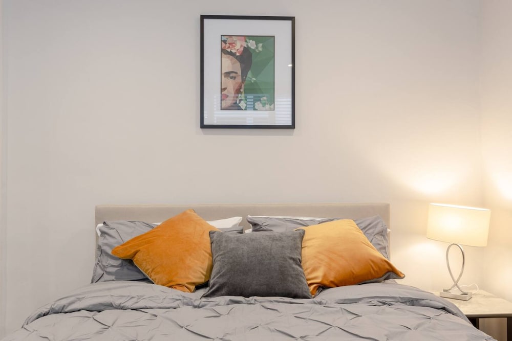 Фото Modern Flat in the Heart of West London