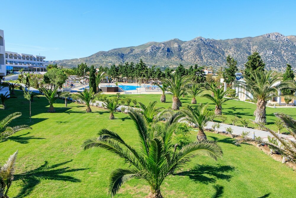 Фото Sovereign Beach Hotel - All Inclusive