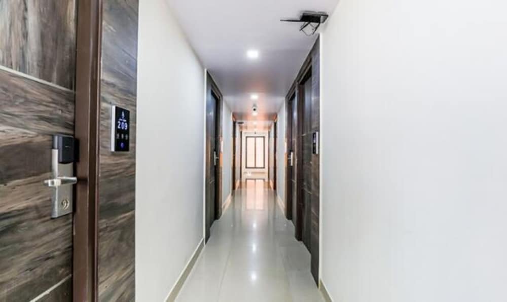 Фото Fabhotel Crown Heights