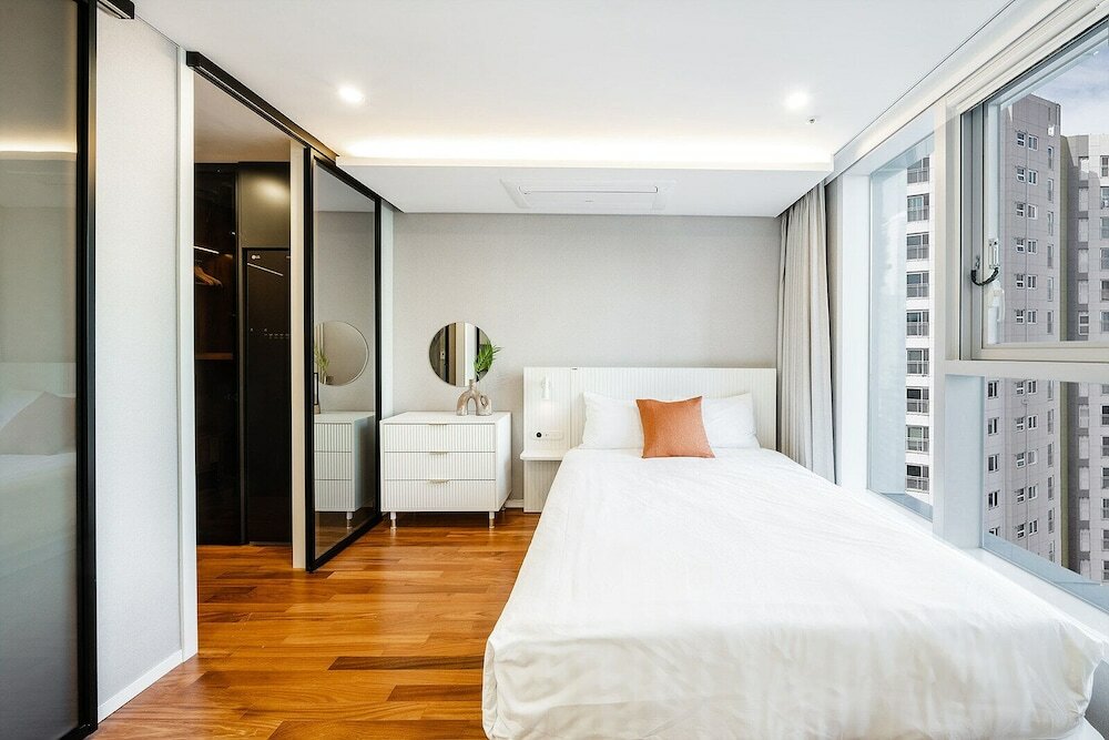 Фото Seocho Intoraon Hotel and Residence