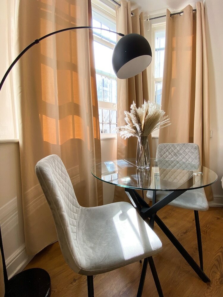 Фото Holland Road Stays