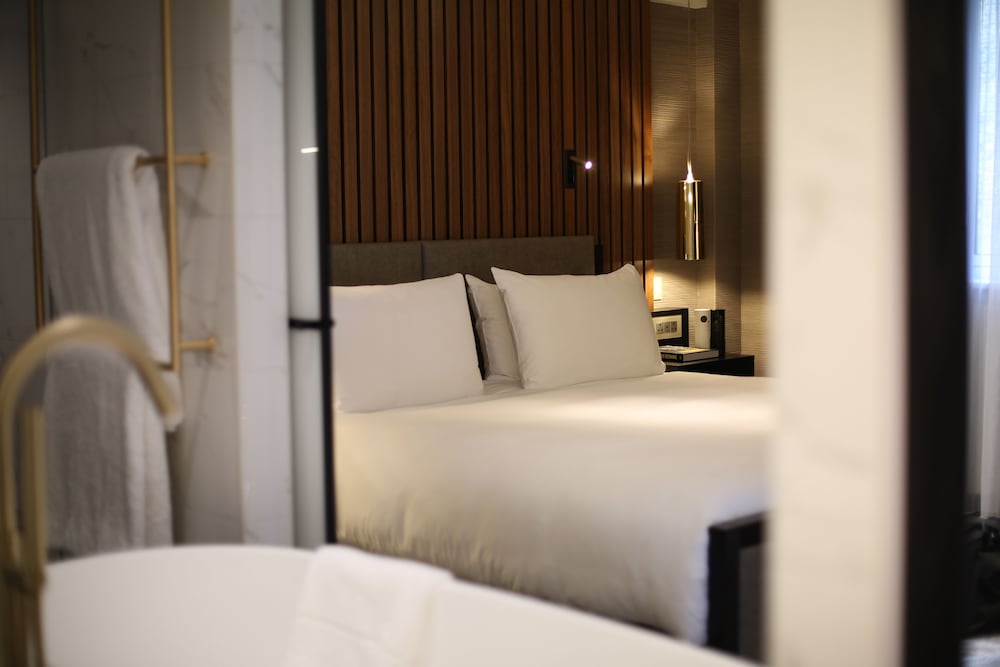 Фото Middle Eight