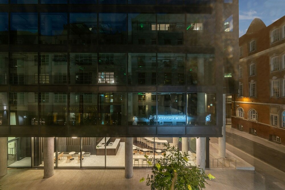 Фото Tower Hill City Centre Luxury Apartments