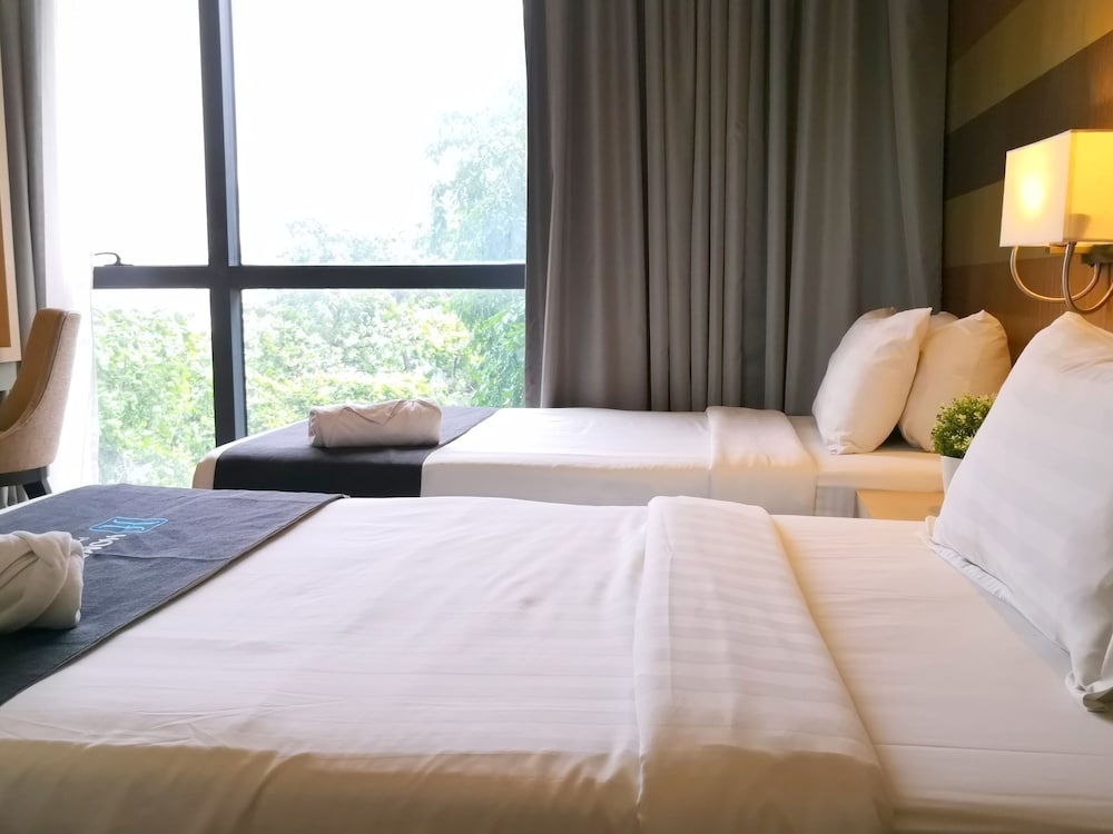 Фото D'majestic Place by Homes Asian 4