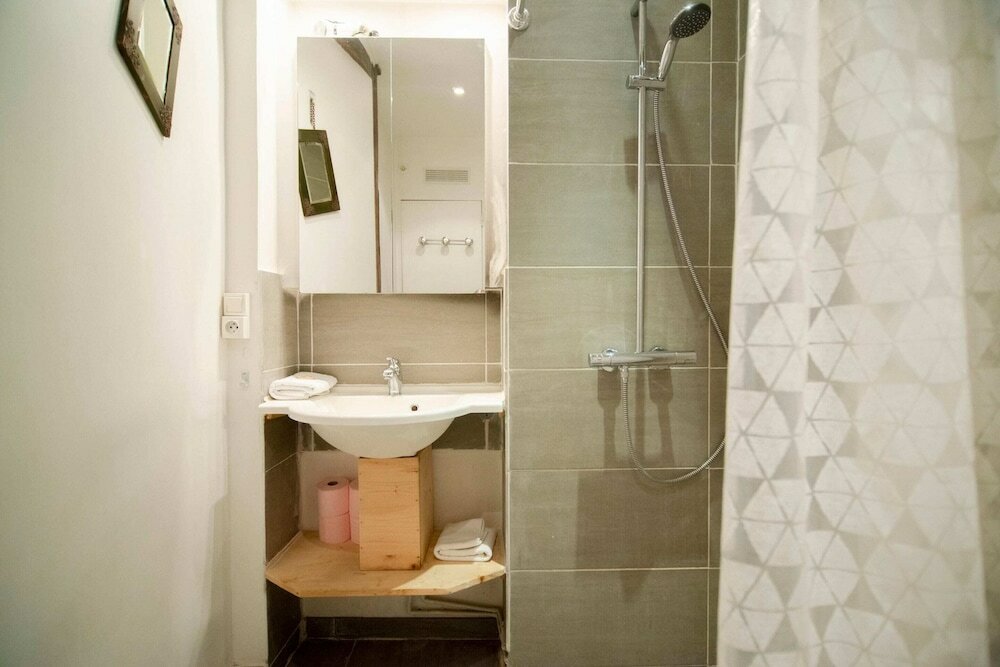 Фото Bright and Spacious Notting Hill Nest