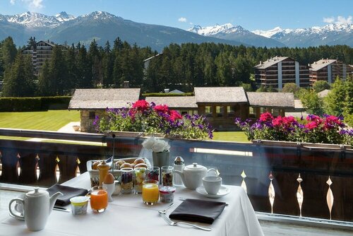 Внешний вид отеля Hôtel de l'Etrier в Кранс-Монтане, фото 3