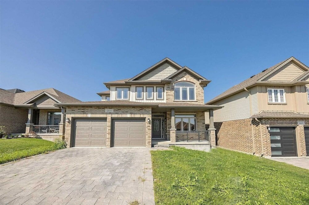 Фото Spacious Private Comfortable Home