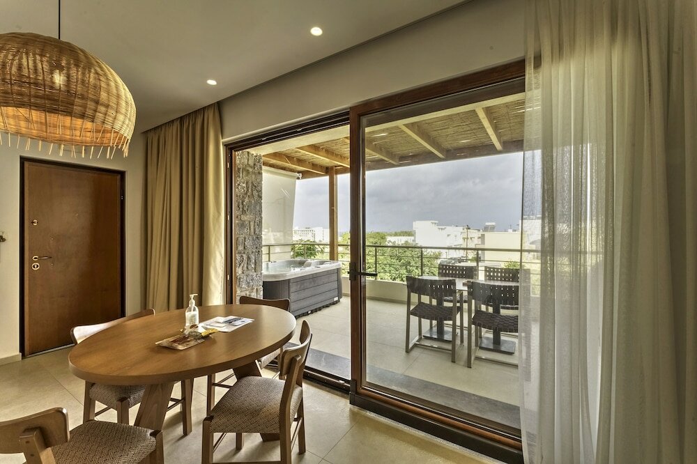 Фото Volta Suites and Villas