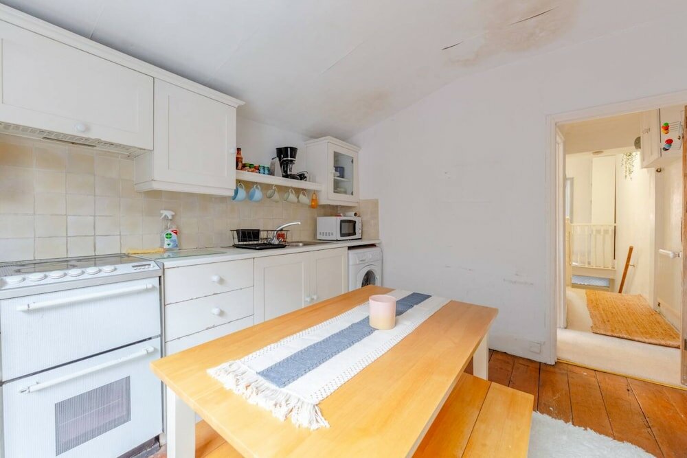 Фото Spacious and Serene 1 Bedroom Flat in Ravenscourt Park
