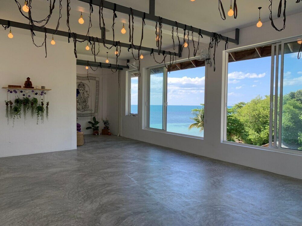 Фото Baan Jai Dee Beach Front Hotel