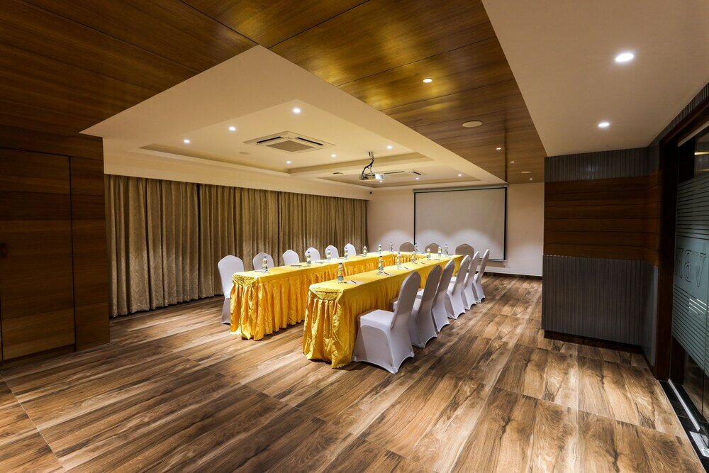 Фото Hotel Vbr Grand Inn