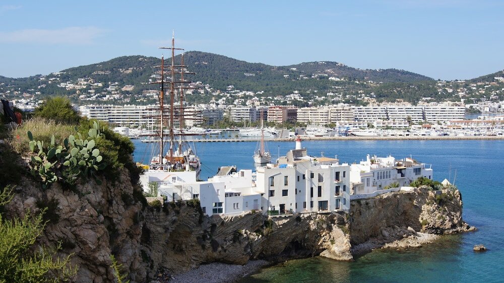 Фото Mirador de Dalt Vila – Relais & Chateaux