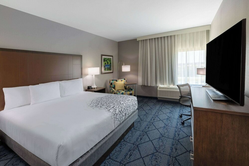 Фото La Quinta Inn & Suites by Wyndham Round Rock near Kalahari