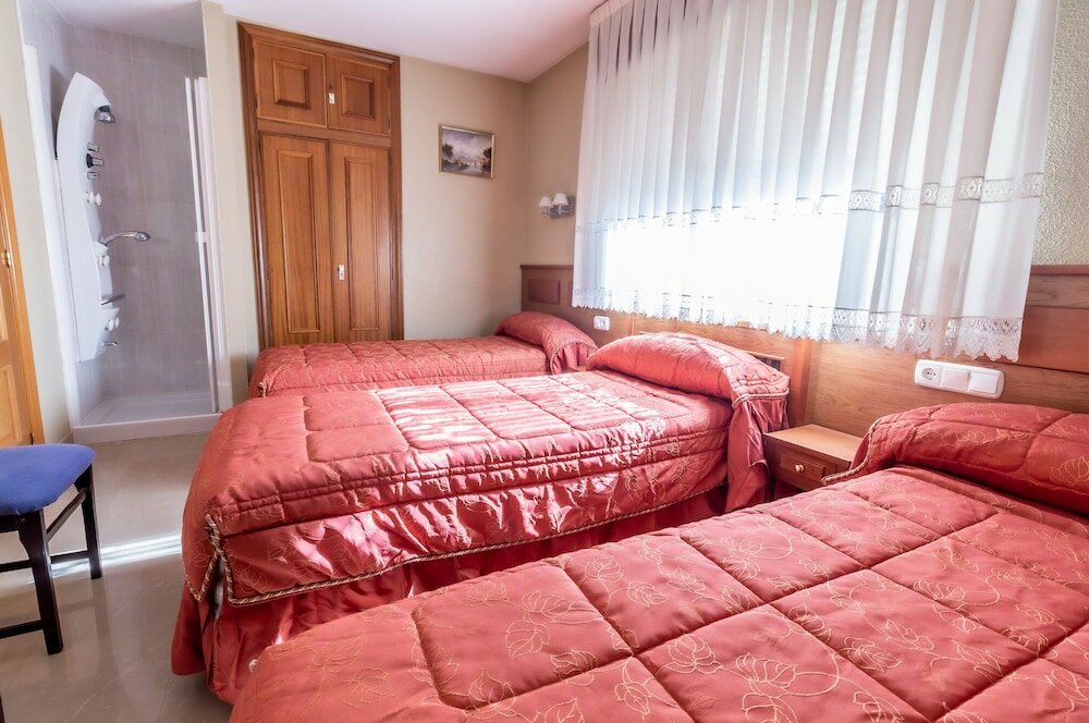 Фото Pensión Isabel by Vivere Stays