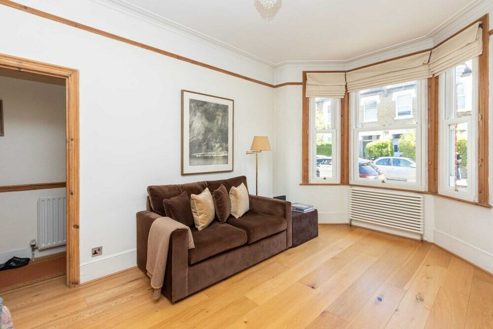 Фото Modern & Beautifully-lit 1 Bedroom Flat, Sheperd's Bush!