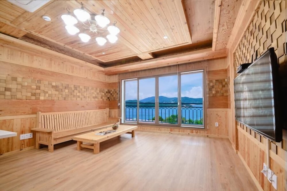 Фото Yeosu Sea and Starnight Pension