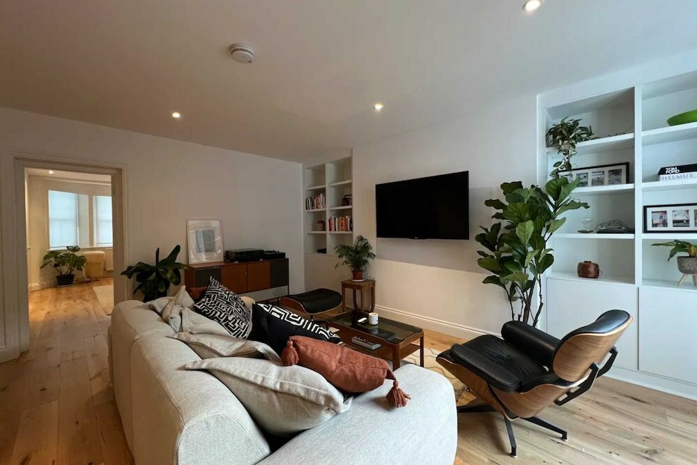 Фото Spacious and Bright 1 Bedroom Flat in Notting Hill