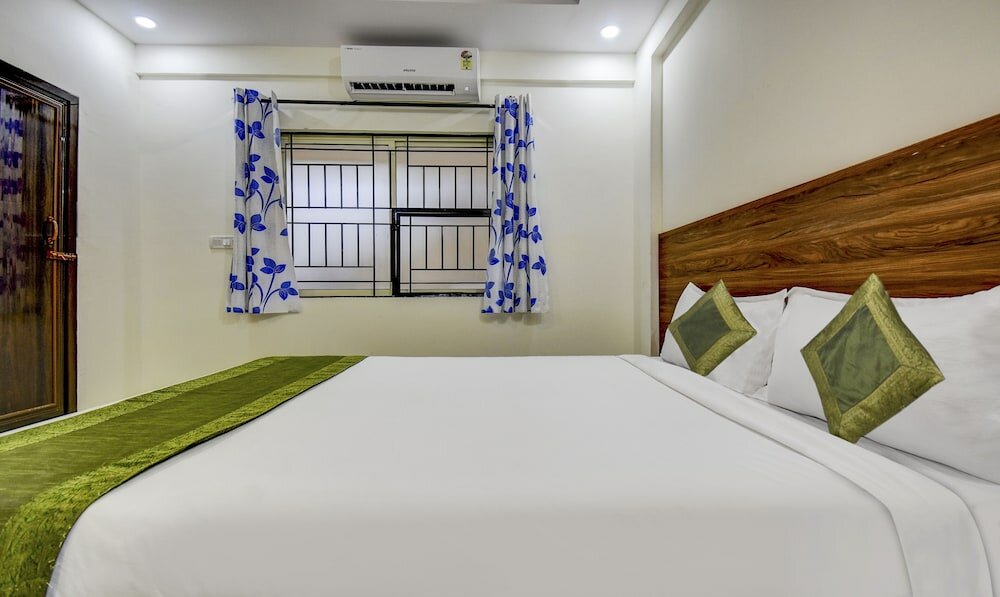 Фото Treebo Trip Hotel New Golden Key