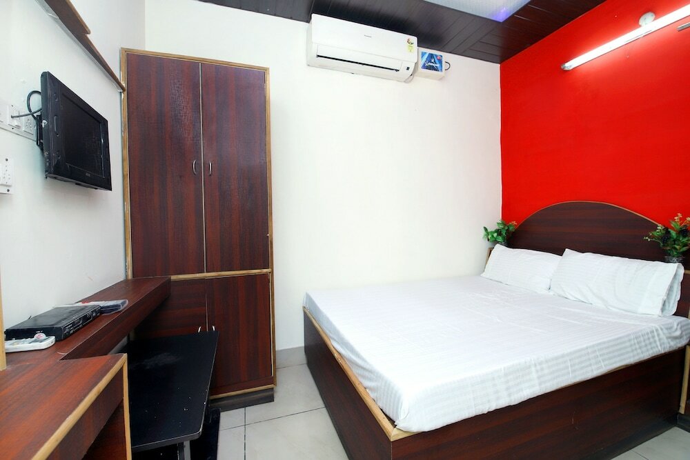 Фото Spot On 42785 Mr Shawarma Family Restaurant & Hotel