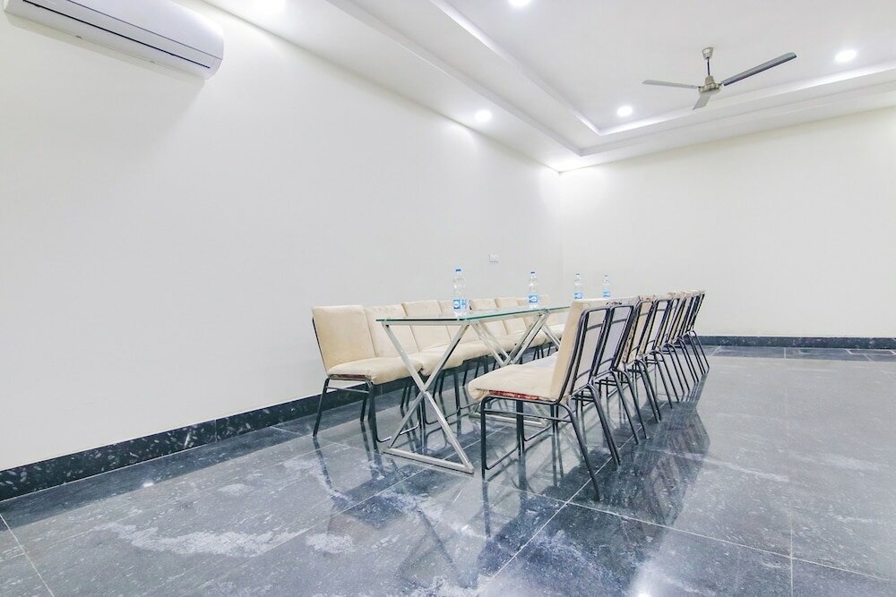 Фото Fabhotel Golden Gate