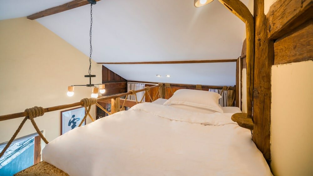 Фото Floral Joy Cat Hotel