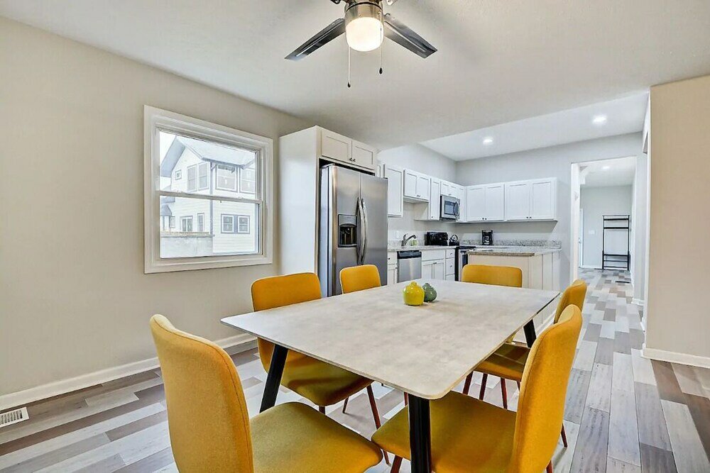 Фото Spacious 6br/3ba House w Parking! Sleeps 20!