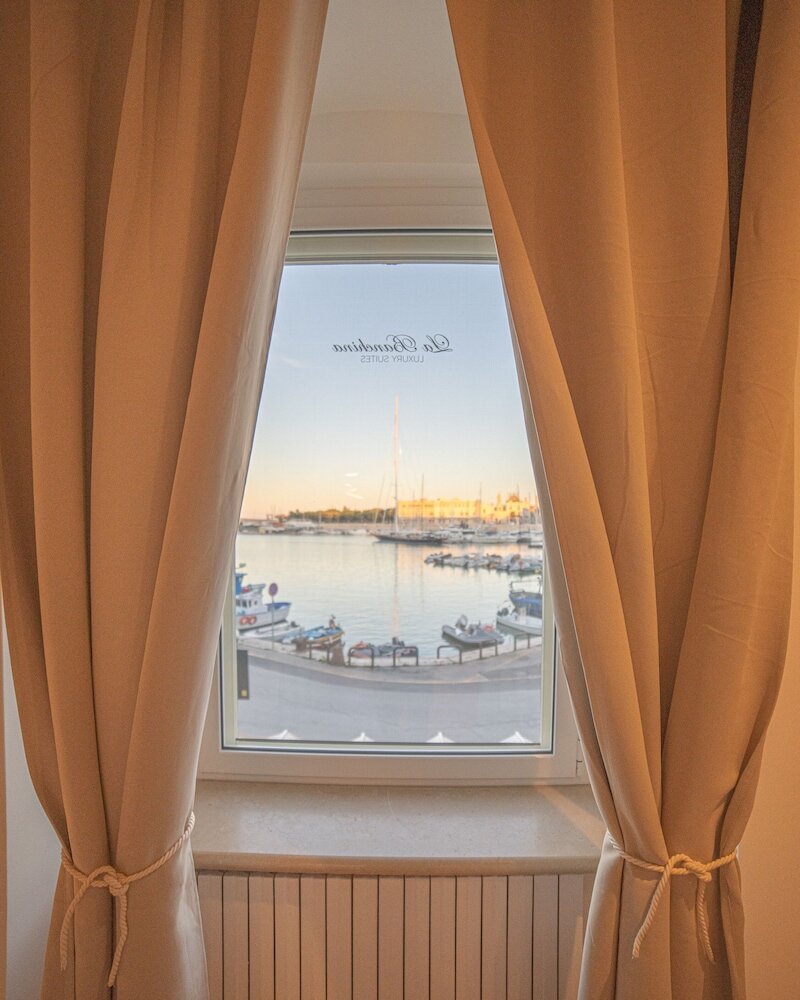 Фото La Banchina Luxury Suites