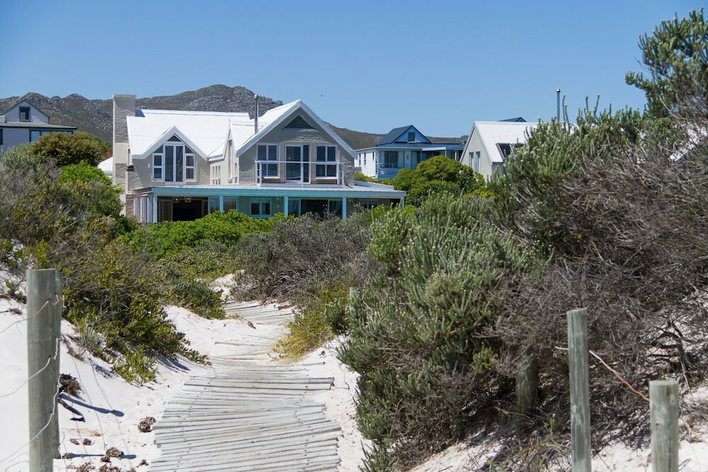 Фото Fin Whale Beach House