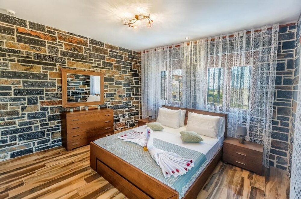 Фото Turtuli Villas by Checkin