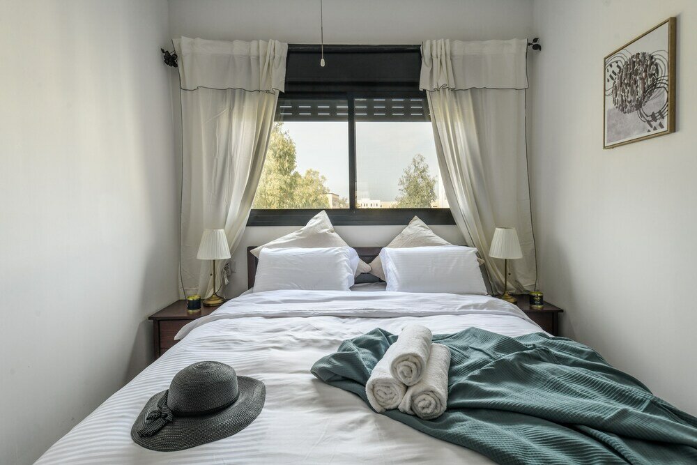 Фото Cozy Nest Apartment with balcony