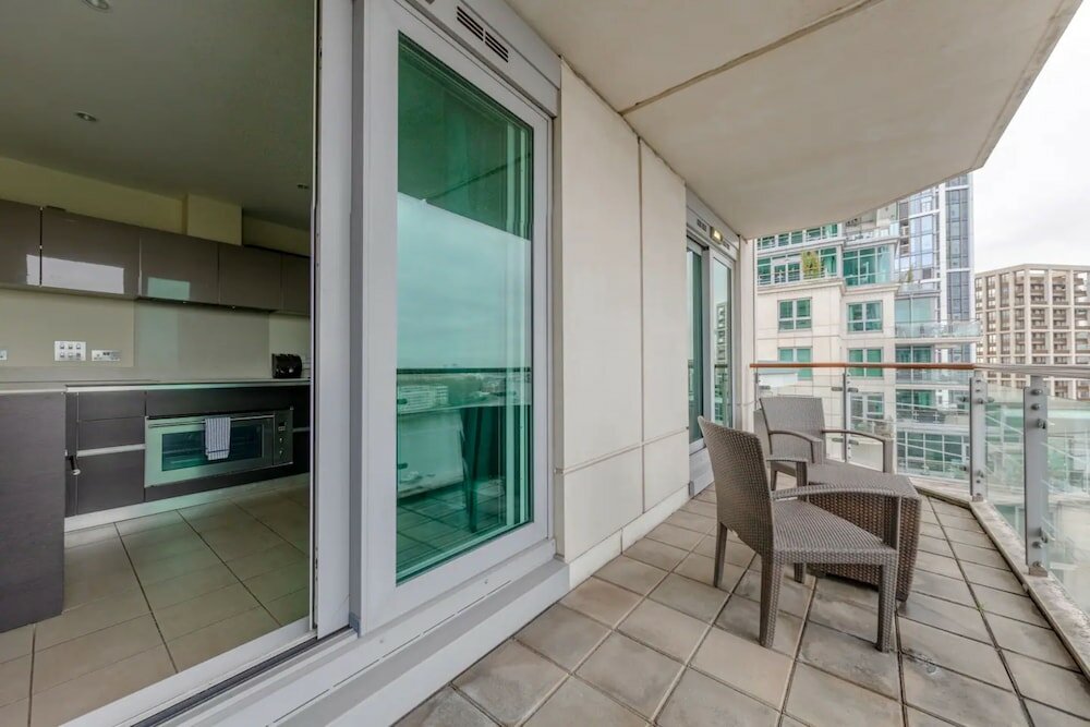 Фото Gorgeous 3 Bedroom Flat in Vauxhall With City Views