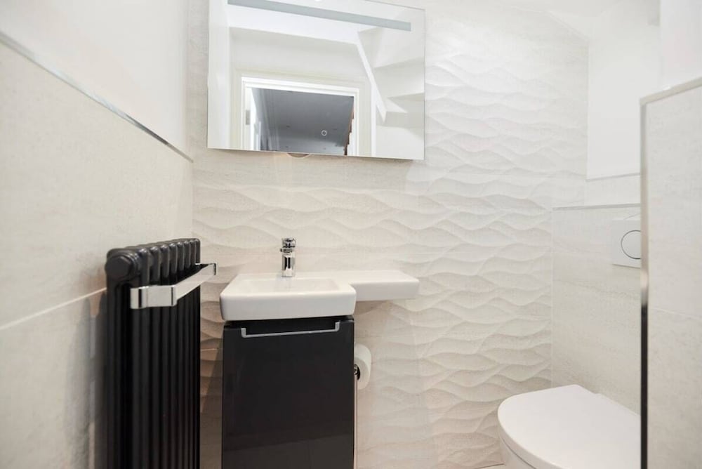 Фото The Camden Place - Breathtaking 4bdr Flat With Garden