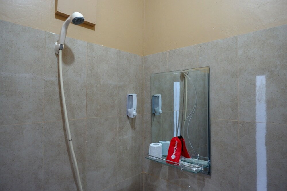 Фото RedDoorz Plus Syariah @ Hotel Boulevard Luwuk