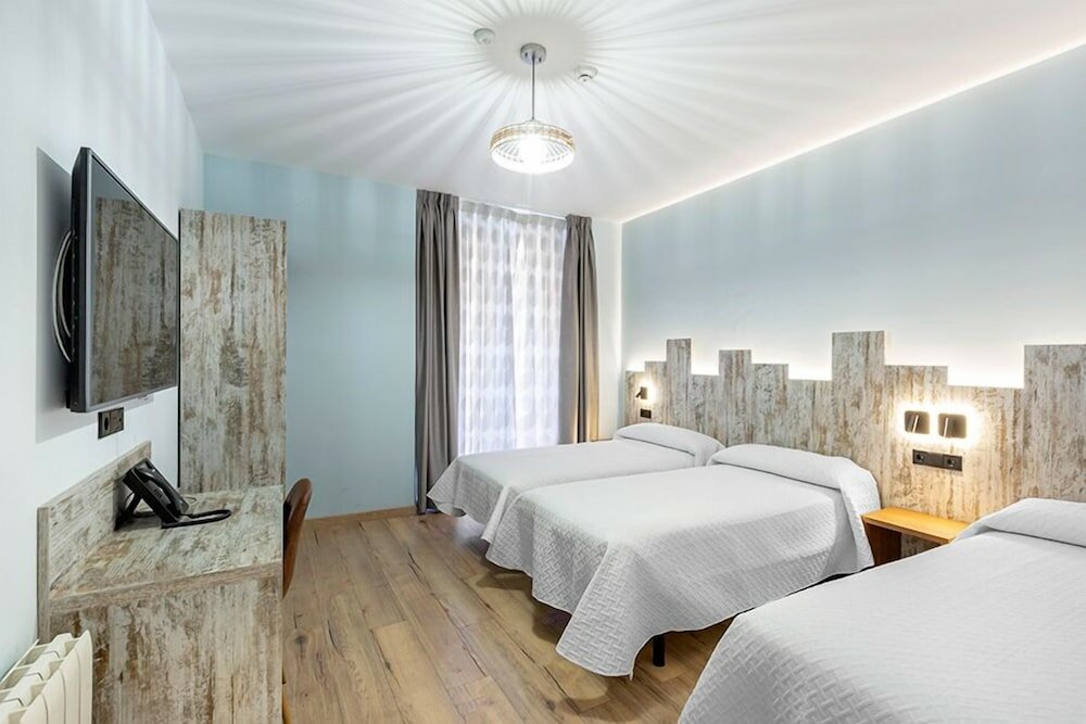 Фото Hostal Antón Martín