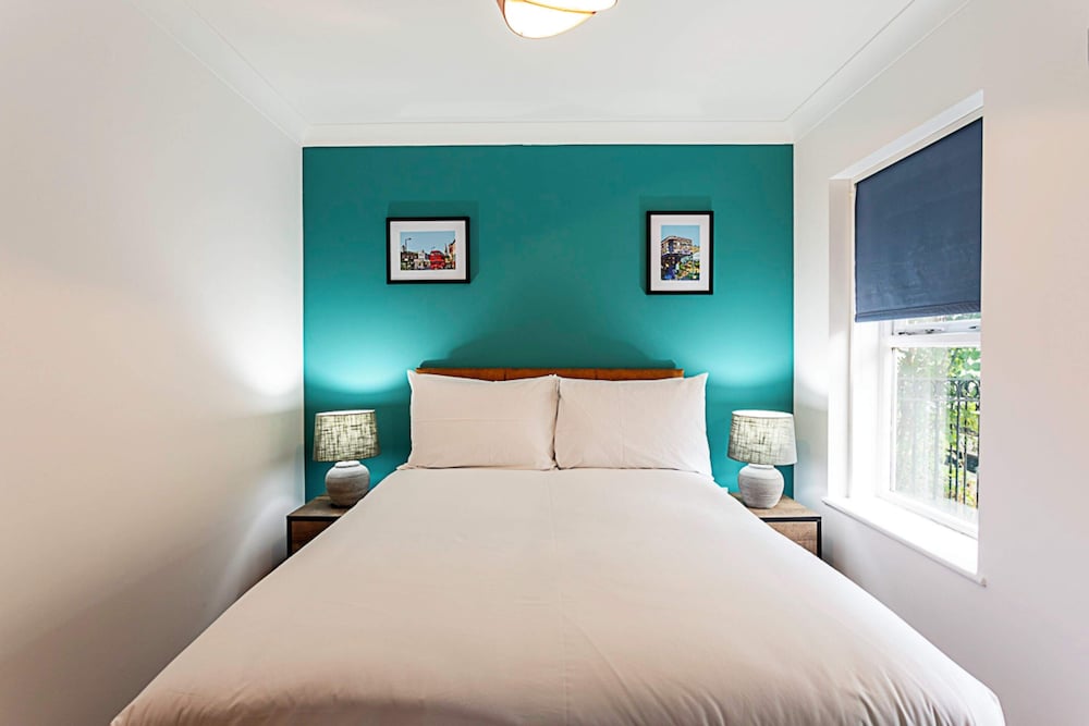 Фото Light and Airy Upside Down House in Boho Hackney