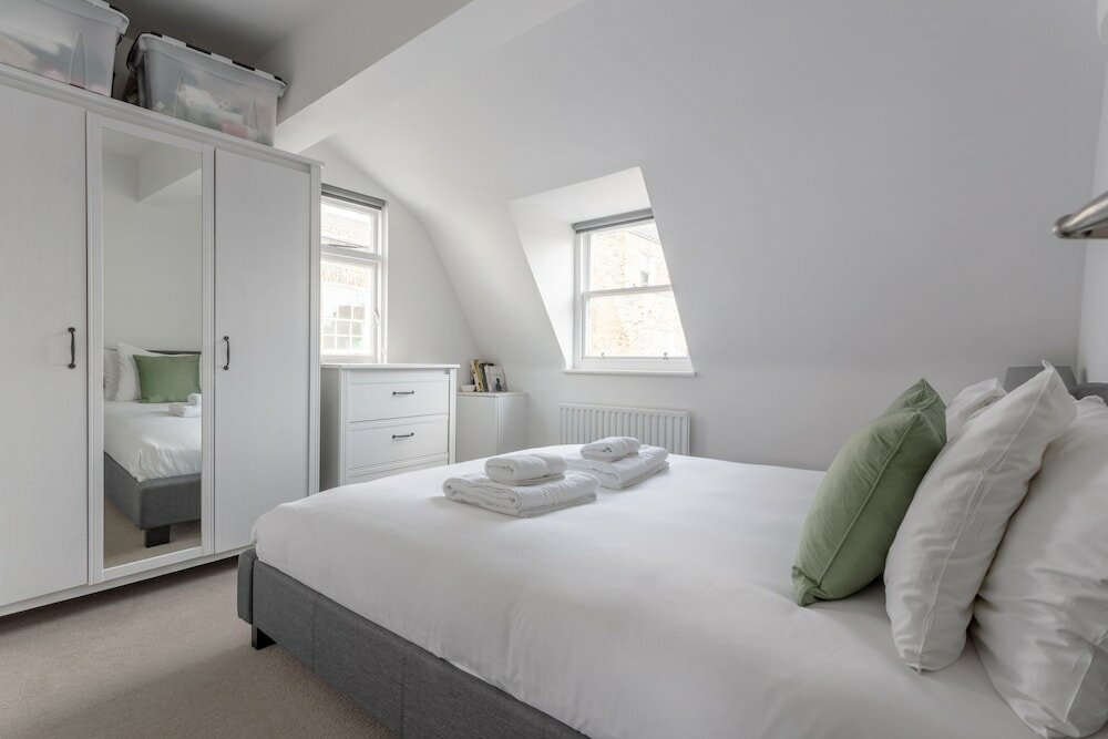 Фото Bright & Airy 1 Bedroom Apartment in Central London