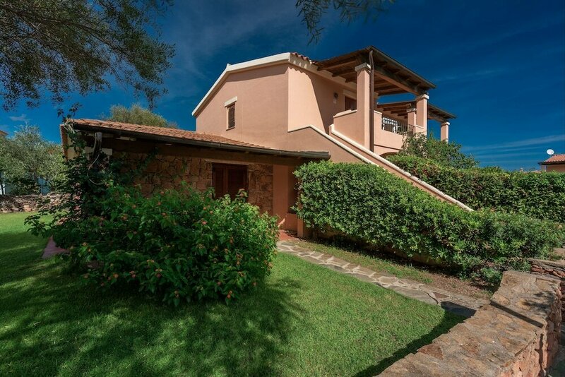Апартаменты Outstanding Residenze Gallura 2 Bedroom Sleeps Child Num0596