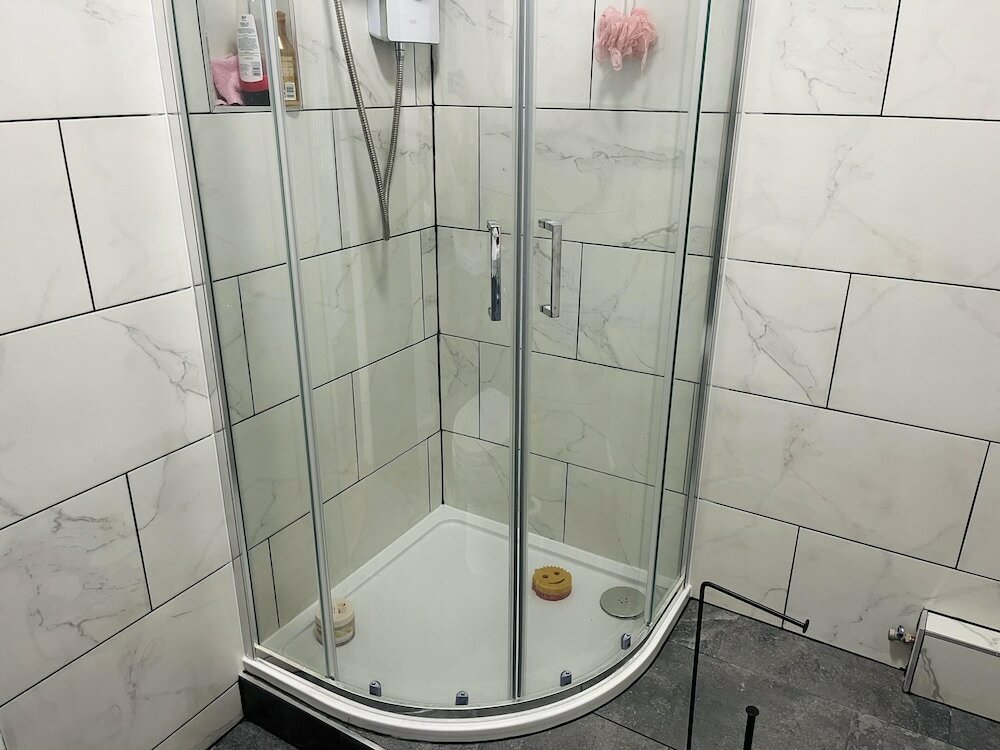 Фото Newly Refurbished 1-bed Apartment in Croydon Se25