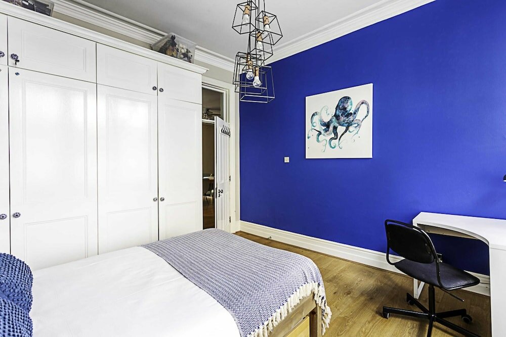 Фото Elegance in Westminster: Victoria Vibes Apartment