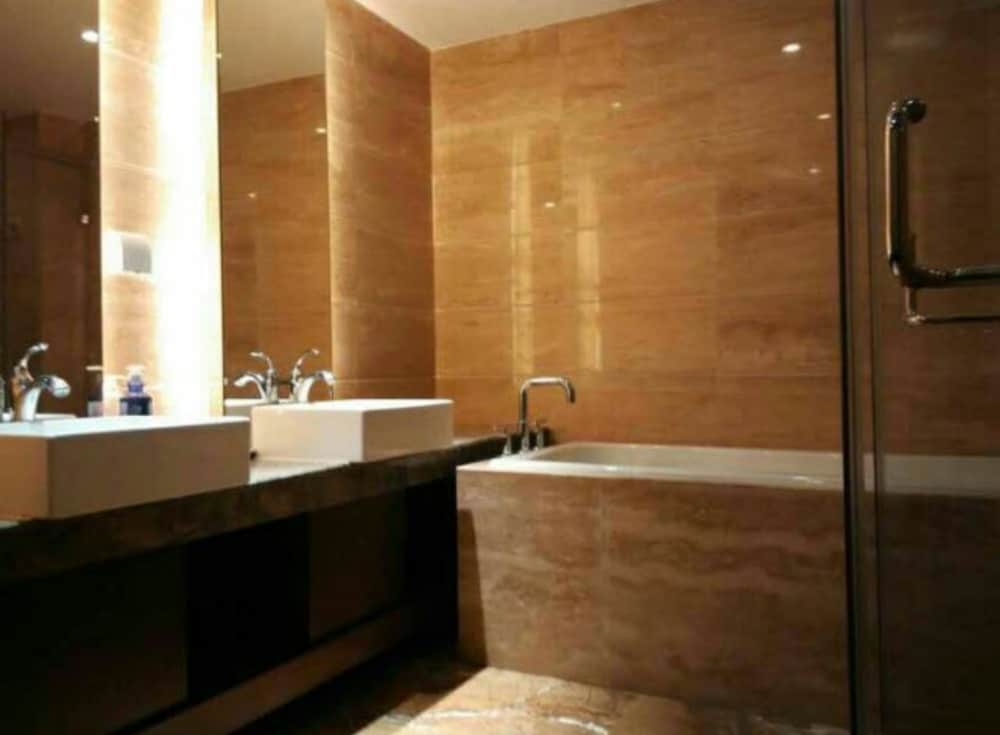 Фото Moon River Lake View Villa