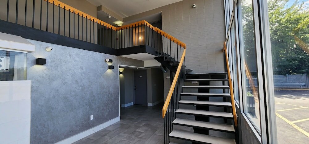 Фото Essence Express Wayne