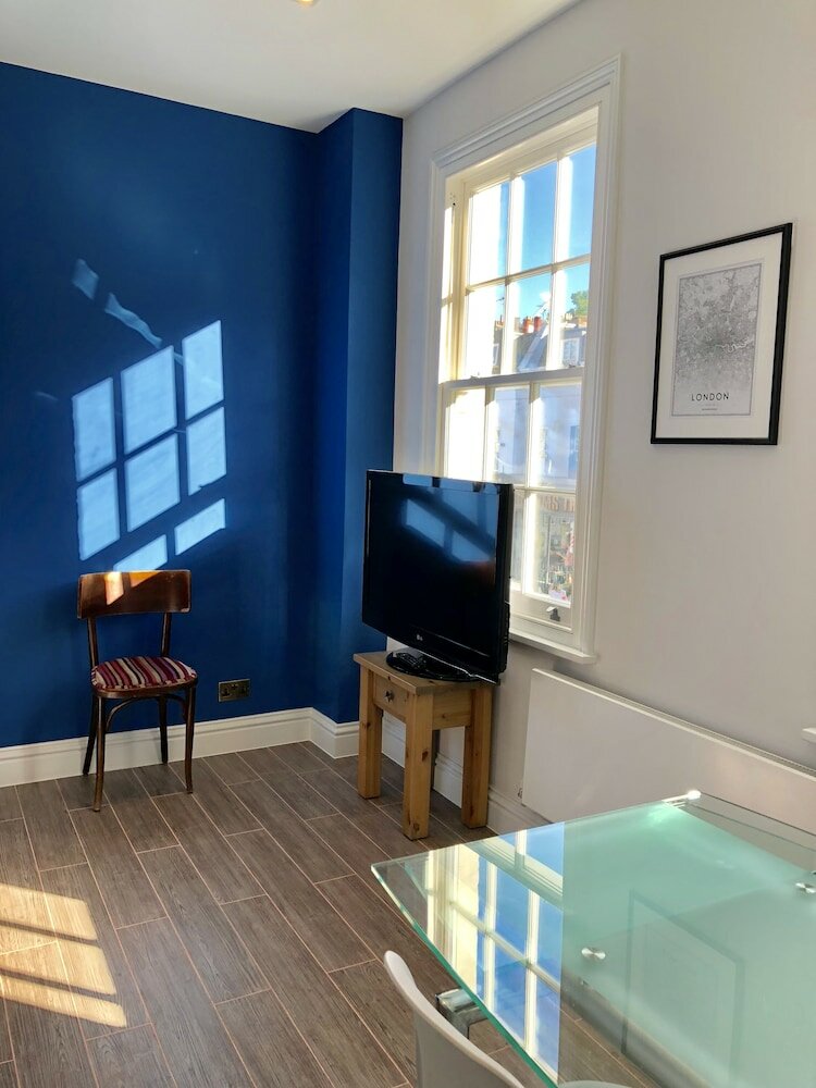 Фото Stylish Maisonette and studio in Victoria